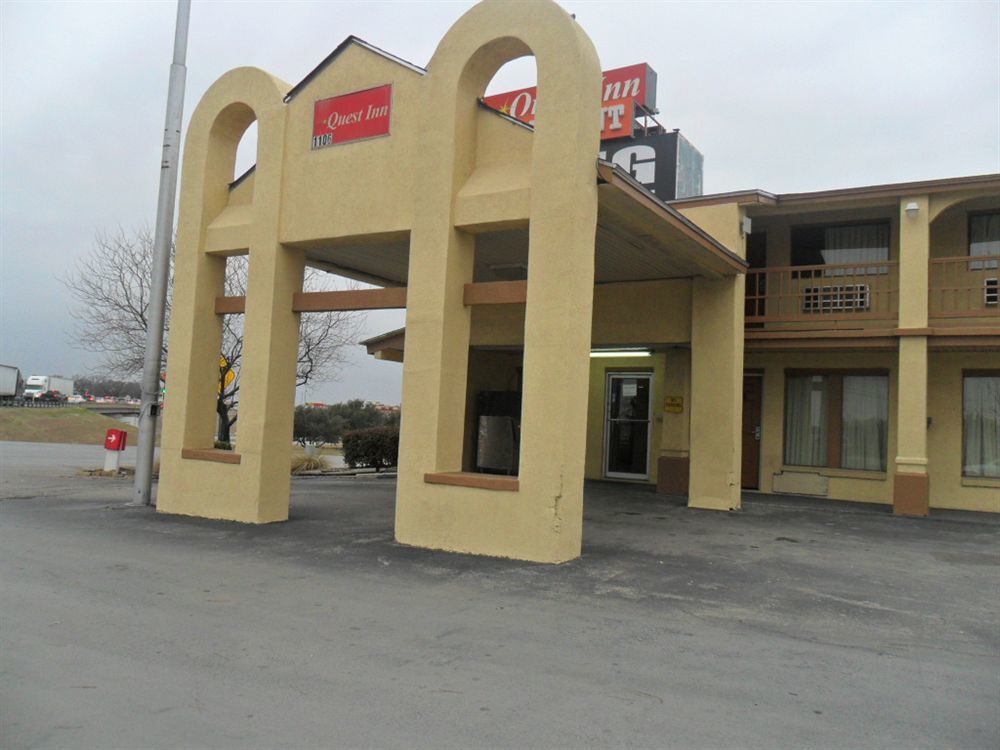 Quest Inn Уэтерфорд Экстерьер фото